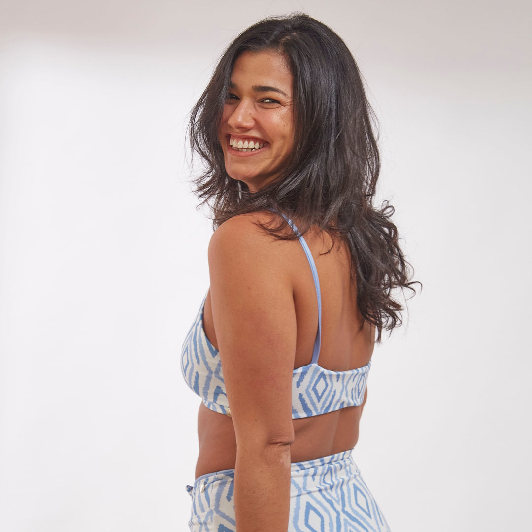 Top Santa María celeste print reversible a celeste satinado