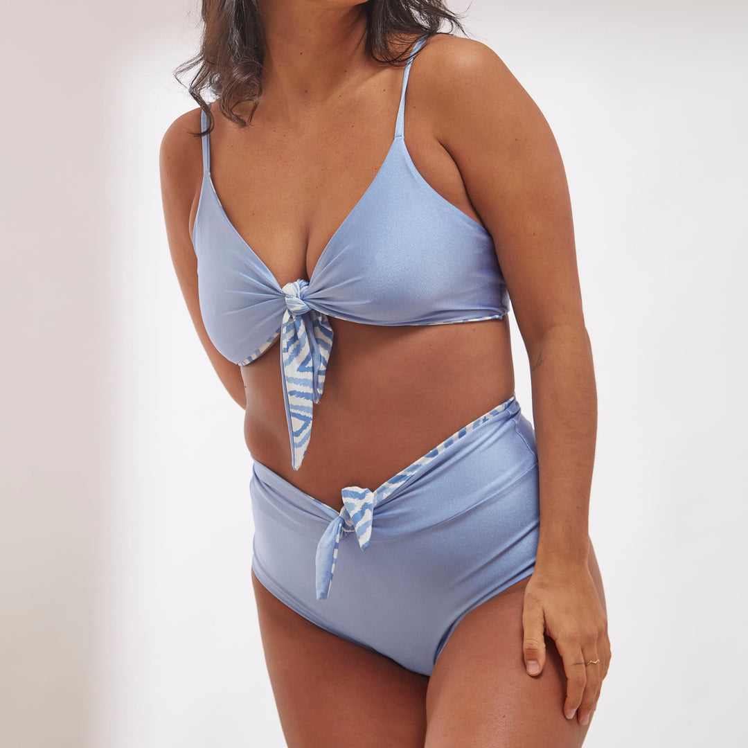 Top Santa María celeste print reversible a celeste satinado
